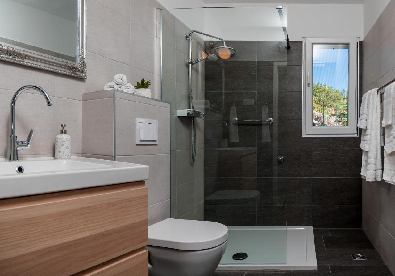 Casa Katalina Apartment Komiza Bagian luar foto