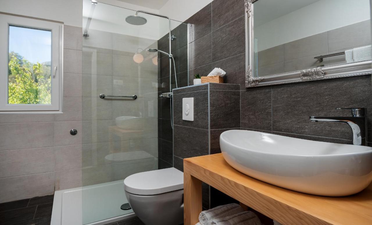 Casa Katalina Apartment Komiza Bagian luar foto