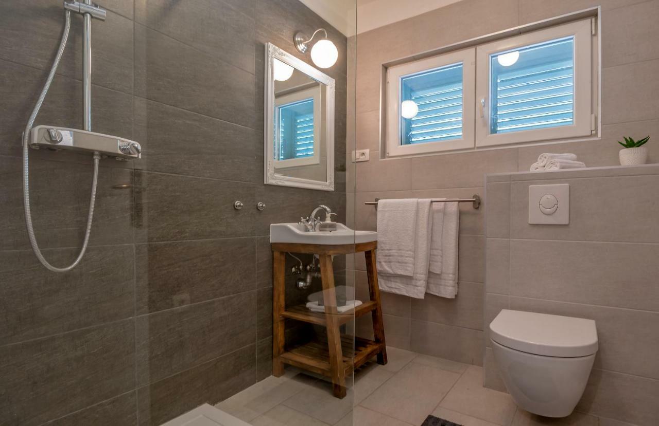 Casa Katalina Apartment Komiza Bagian luar foto