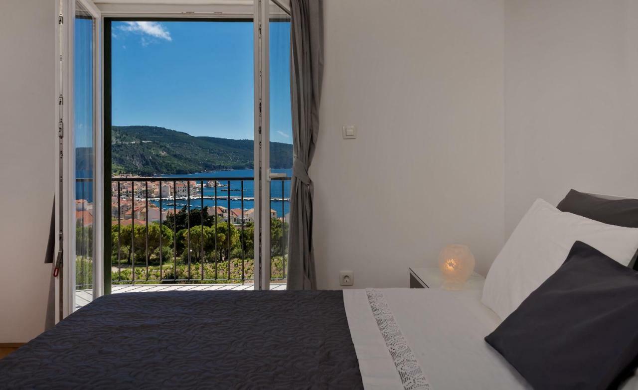 Casa Katalina Apartment Komiza Bagian luar foto